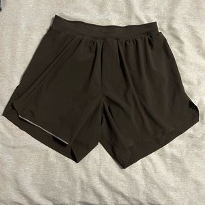 NWOT Lululemon 5” running short